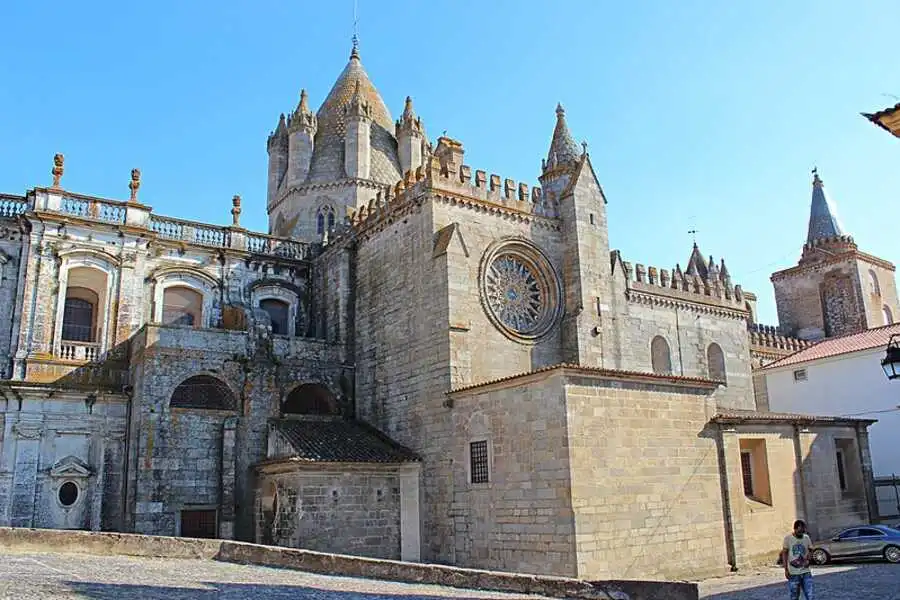 Évora
